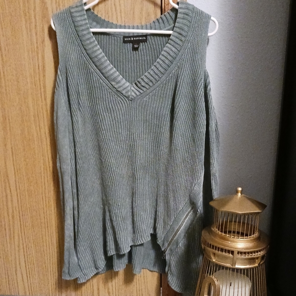 Rock & Republic Cold Shoulder Sweater - Picture 3 of 5
